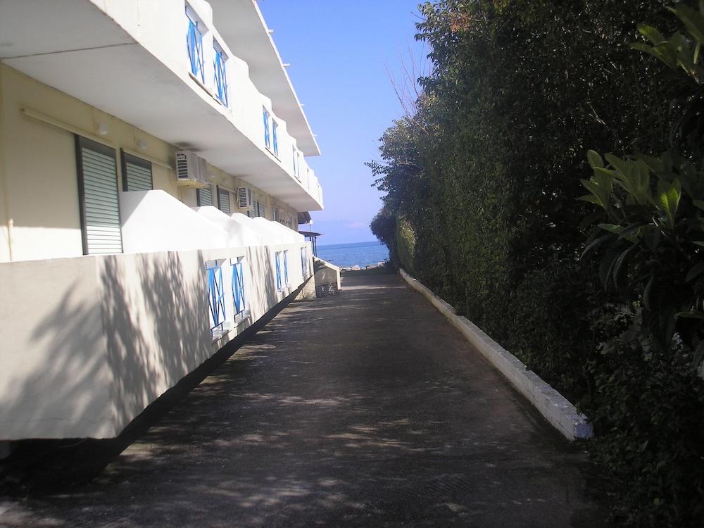 Francisco Beach Hotel Айос-Андреас Экстерьер фото